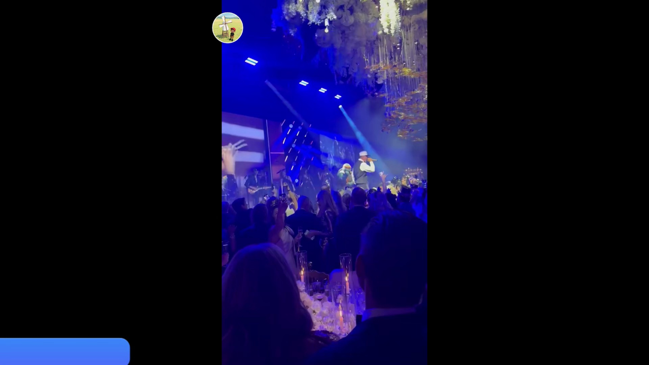 美国海湖庄园跨年表演,白宫幕僚长米勒与国土安全部长诺姆跟着节奏