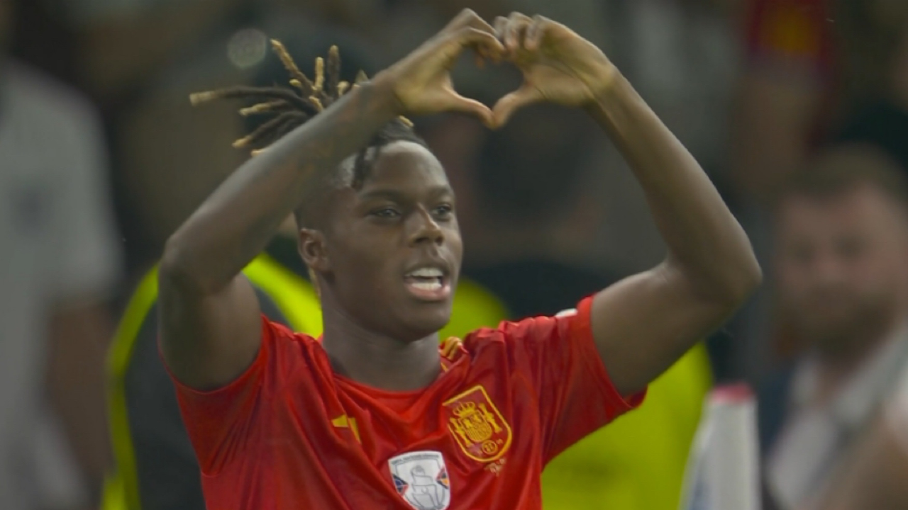 再送助攻,威廉姆斯低射破门,西班牙1比0领先英格兰,爱心手势送家人