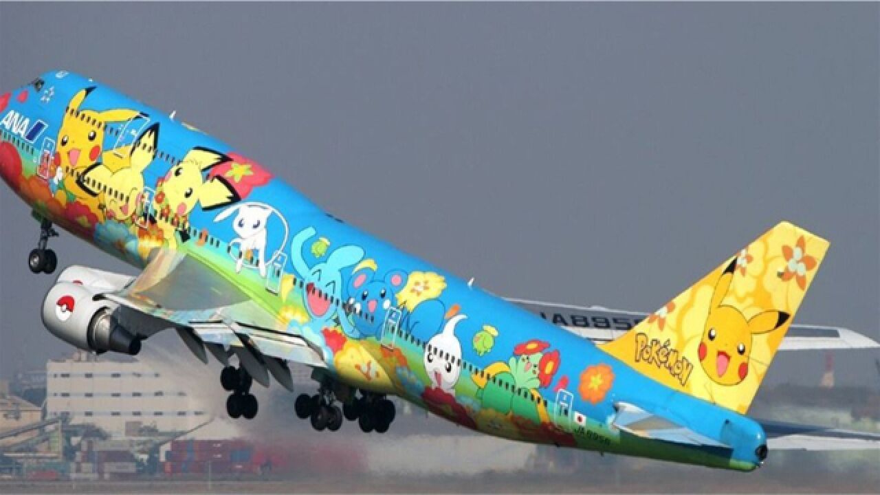 飞机大都是白色的,为何不将其涂成彩色的呢