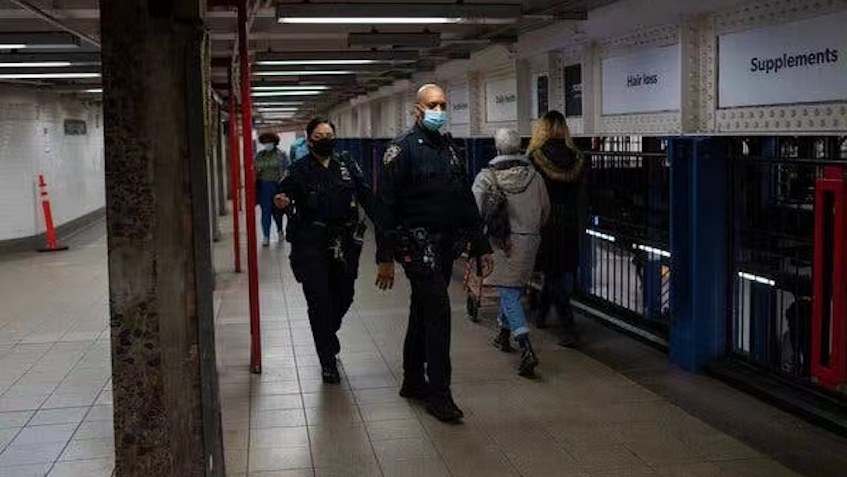 一天连续发生3起持刀伤人事件,纽约警察局将从地铁中移除武器