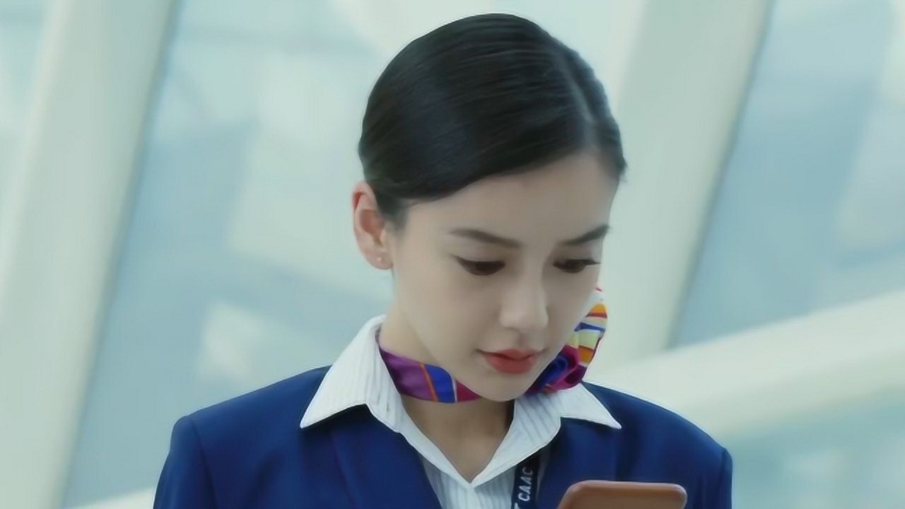 中国机长:杨颖客串1分钟最美空姐,一出场惊艳众人,太美了!