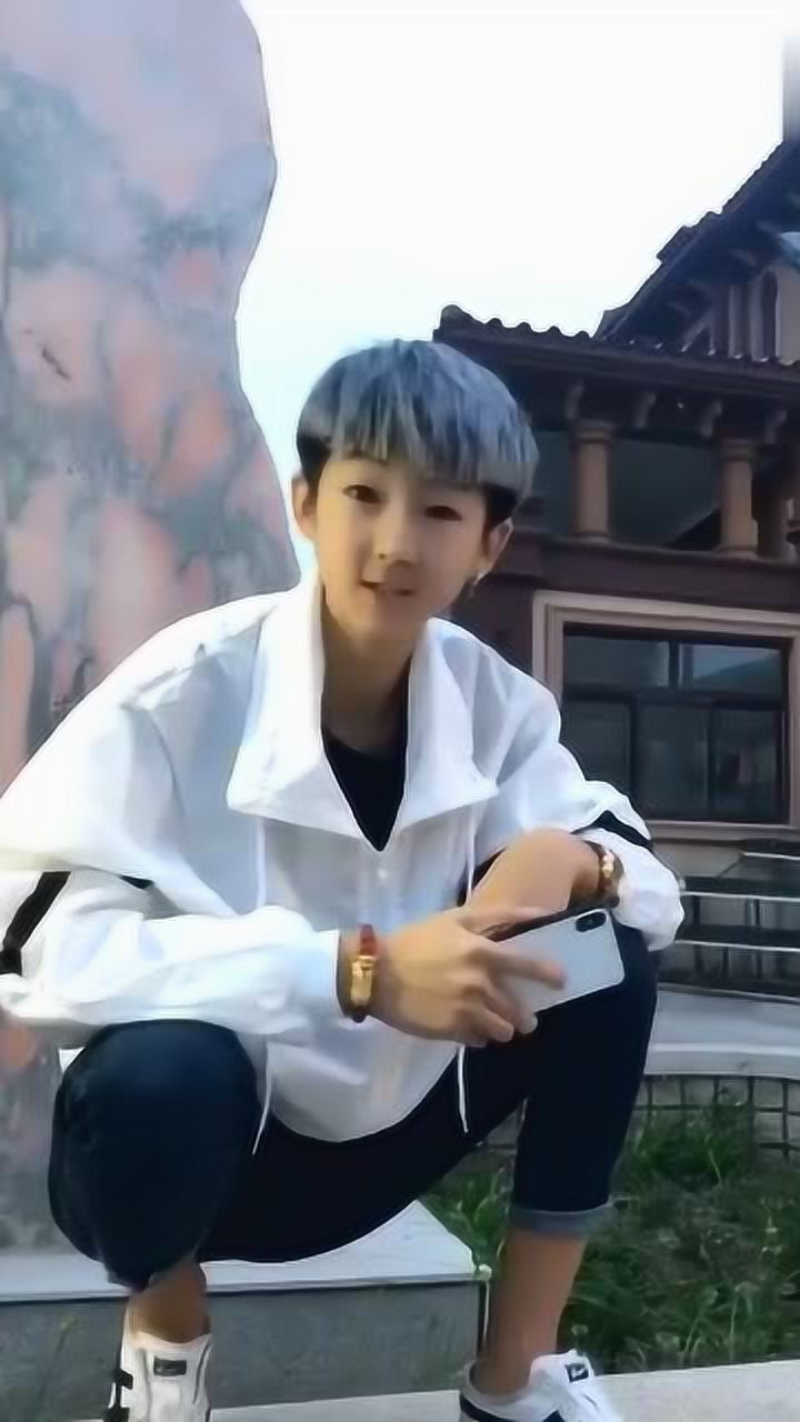 最近很火的灵寒子年少轻狂自当心比天高尬到你了没有