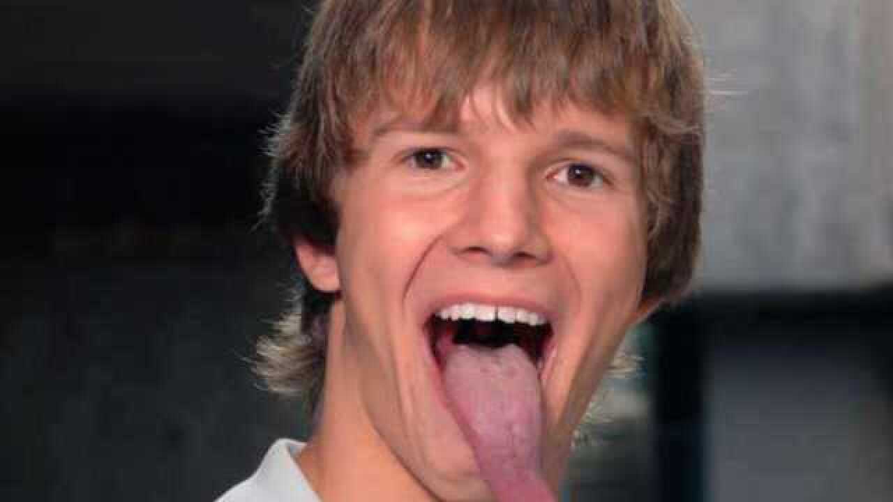 世上舌头最长的人,长13厘米却不影响生活,难道是基因变异?