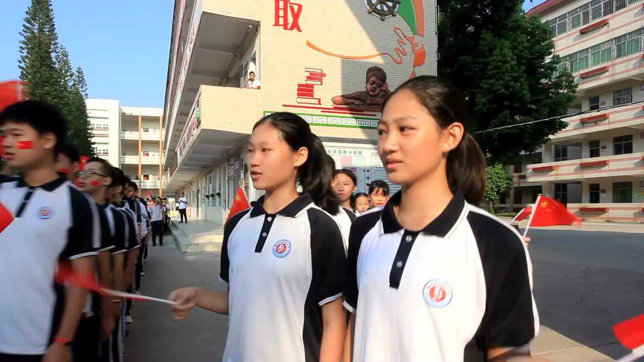 海丰县红城中学唱响我和我的祖国