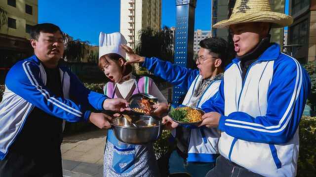 食堂打饭出新方式,按属相打饭,真有意思