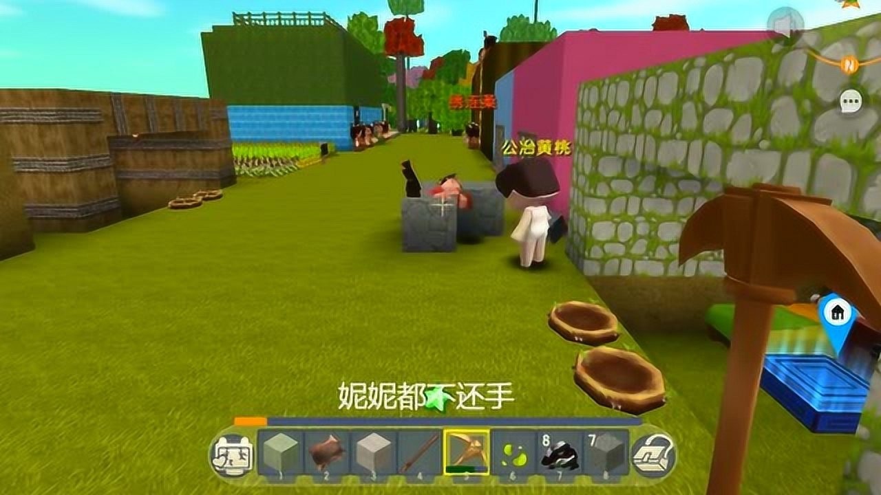 迷你世界妮妮屁股莫名其妙被打了站在她旁边的小乾一脸懵