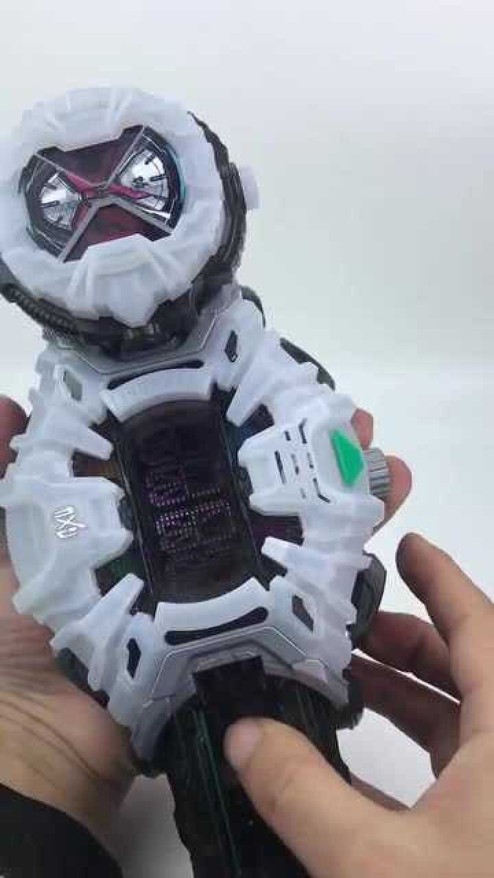 假面骑士时王变身腰带听到音效后仿佛自己也能变身