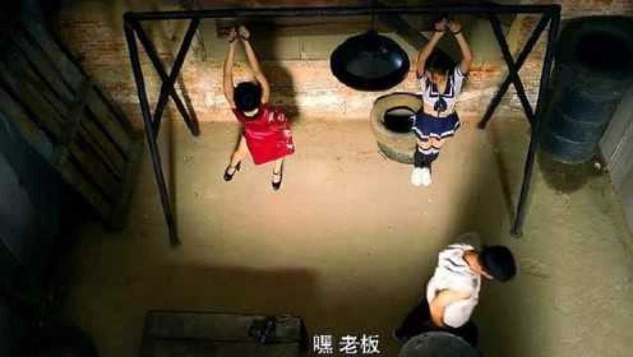 美女双手被绑吊起来，谁知她竟会这招，绳子根本困不住她！_高清