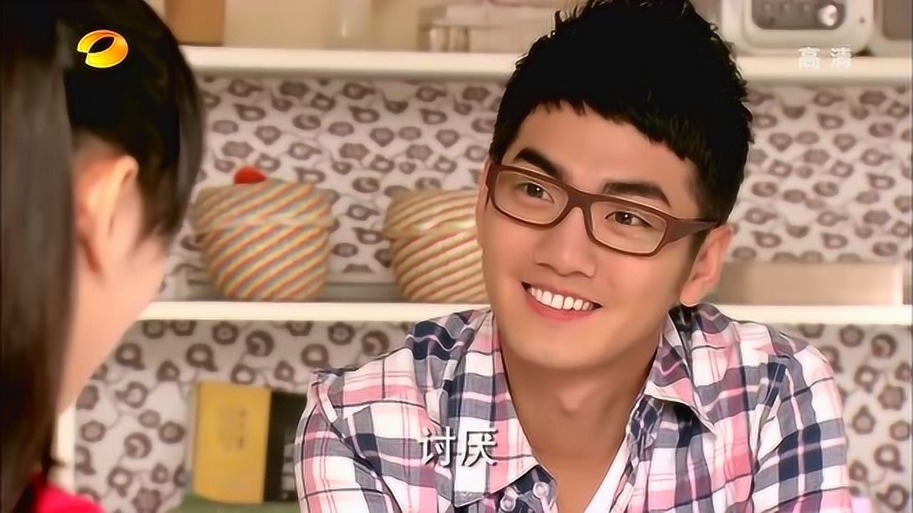 我家有喜:冷康城帮助女友欢喜学习!