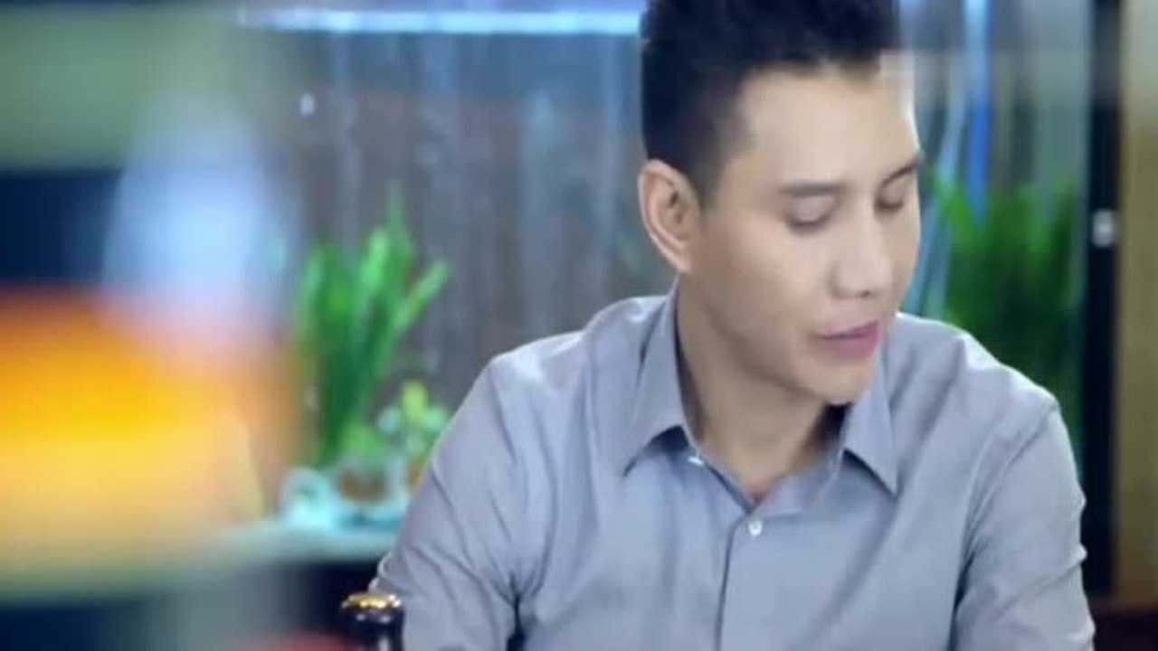 暖男记:梁馨借总裁三十万,总裁盯着银行卡,一直傻乎乎的笑!腾讯视频