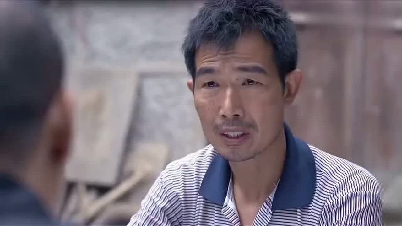 精彩影视片段:警察到村民家里调查,突然房间冲出一姑娘,双手还被绑在