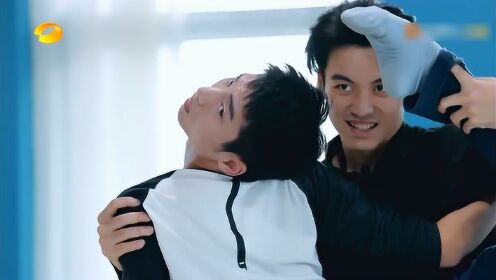 时 间:2019-08-07上传者:舞林一分钟0:02:13李响刘迦相互自嘲,刘迦