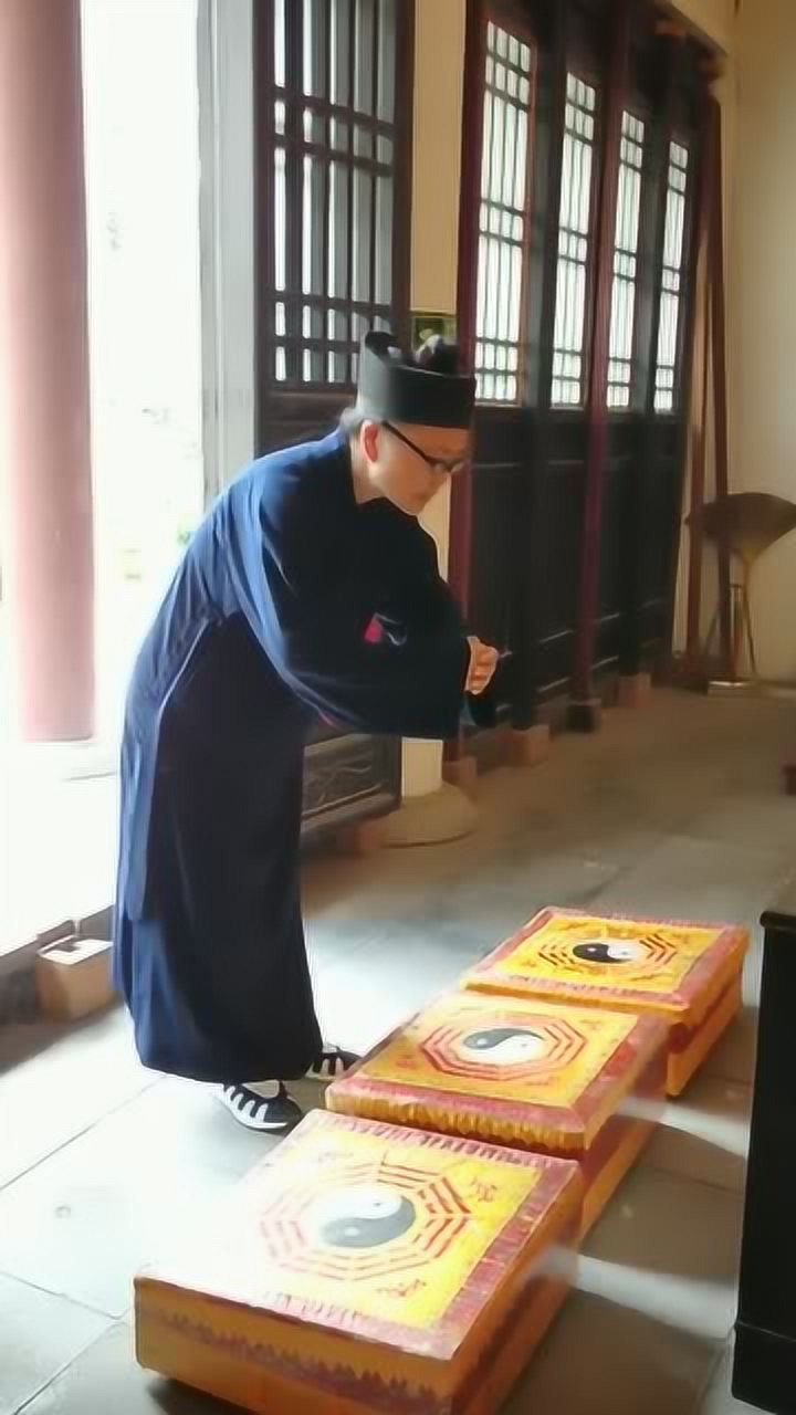进入道家庙如何正确磕头跪拜,道教跪拜演示(坤道)_高清1080P在线观看平台_腾讯视频