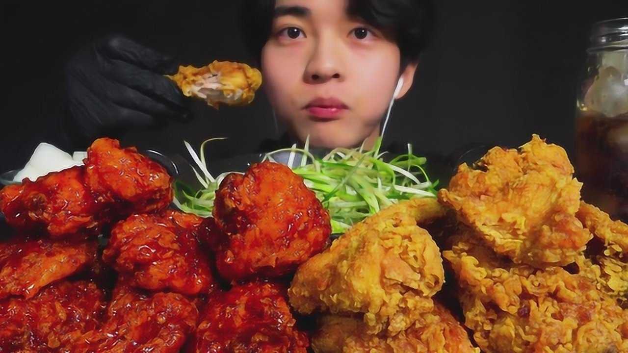 韩国吃货帅哥吃一堆炸鸡腿一个接一个吃得太过瘾了