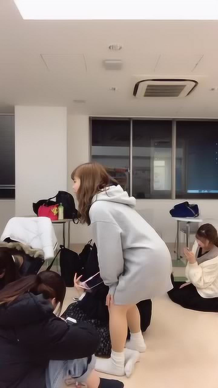 妹子居然会玩"千年杀"!网友:厉害的是前边的妹子,居然能防得住!