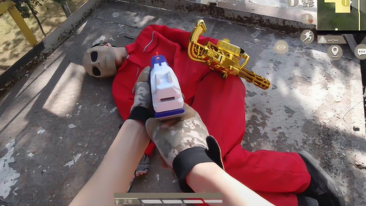 真人版吃鸡:枪蟹师捡到信号枪,出门险些被拿加特林的敌人干掉!