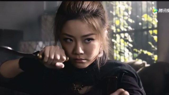 影视两大美艳女杀手正面对决双刀对匕首场面刺激鸡皮疙瘩都起来了