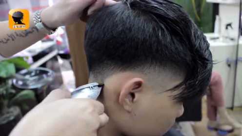 高手给头发很多的男士理发，用简单的方法，剪出时尚又潮流的发型