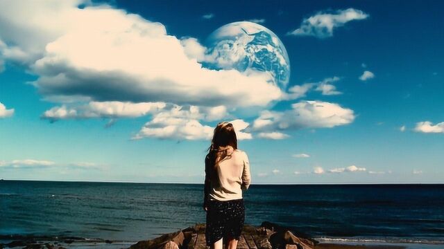 科幻片:女孩抬头一看,天空飘来另一个地球,人类开始进入恐慌