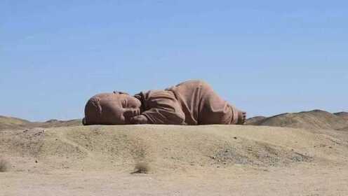 甘肃沙漠发现“巨婴”，被称为“大地之子”，许多游客却表示心疼