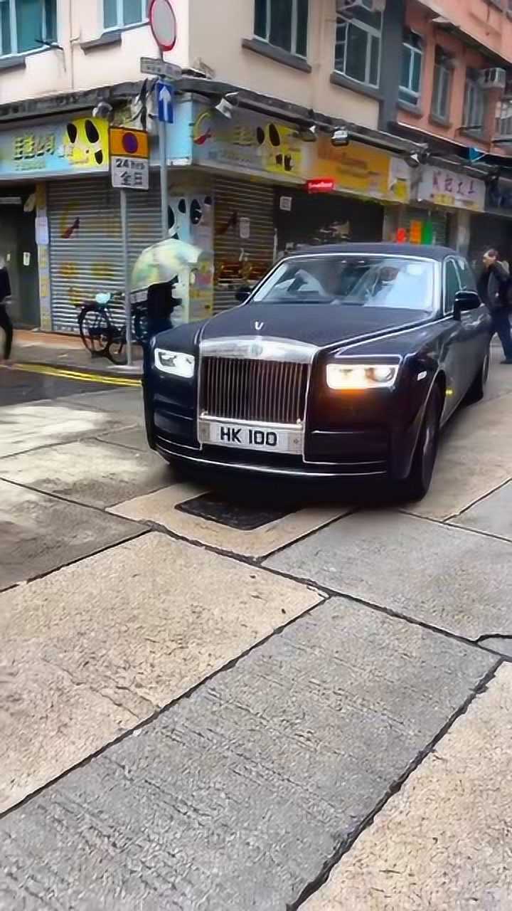 香港大佬的hk100号车牌,全新一代劳斯莱斯幻影,开在街上太霸气!