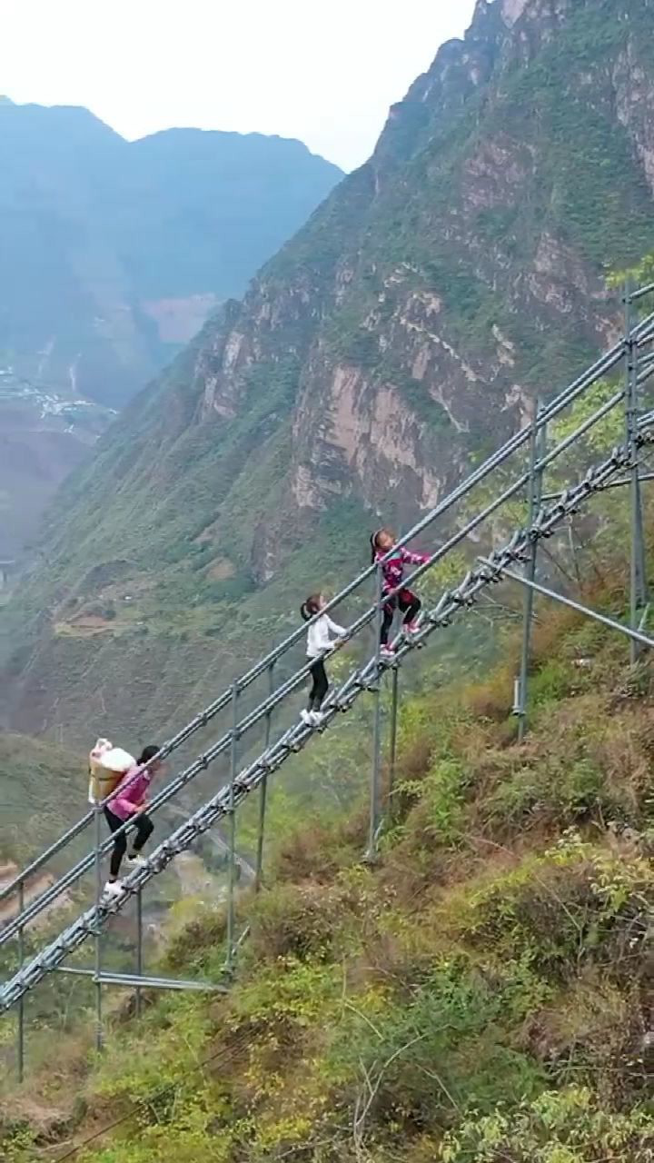 每天爬天梯才能到家