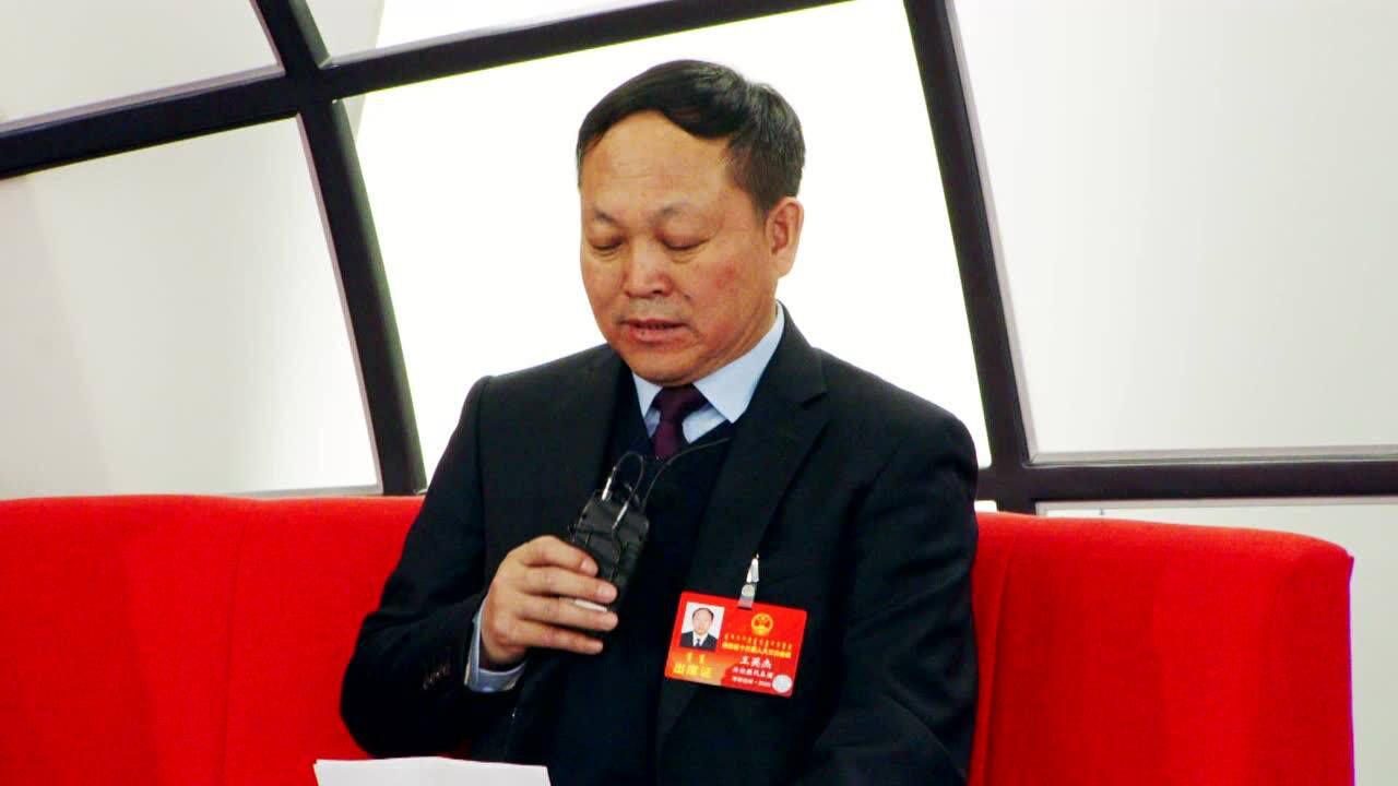 王英杰 自治区人大代表 乌兰浩特市长