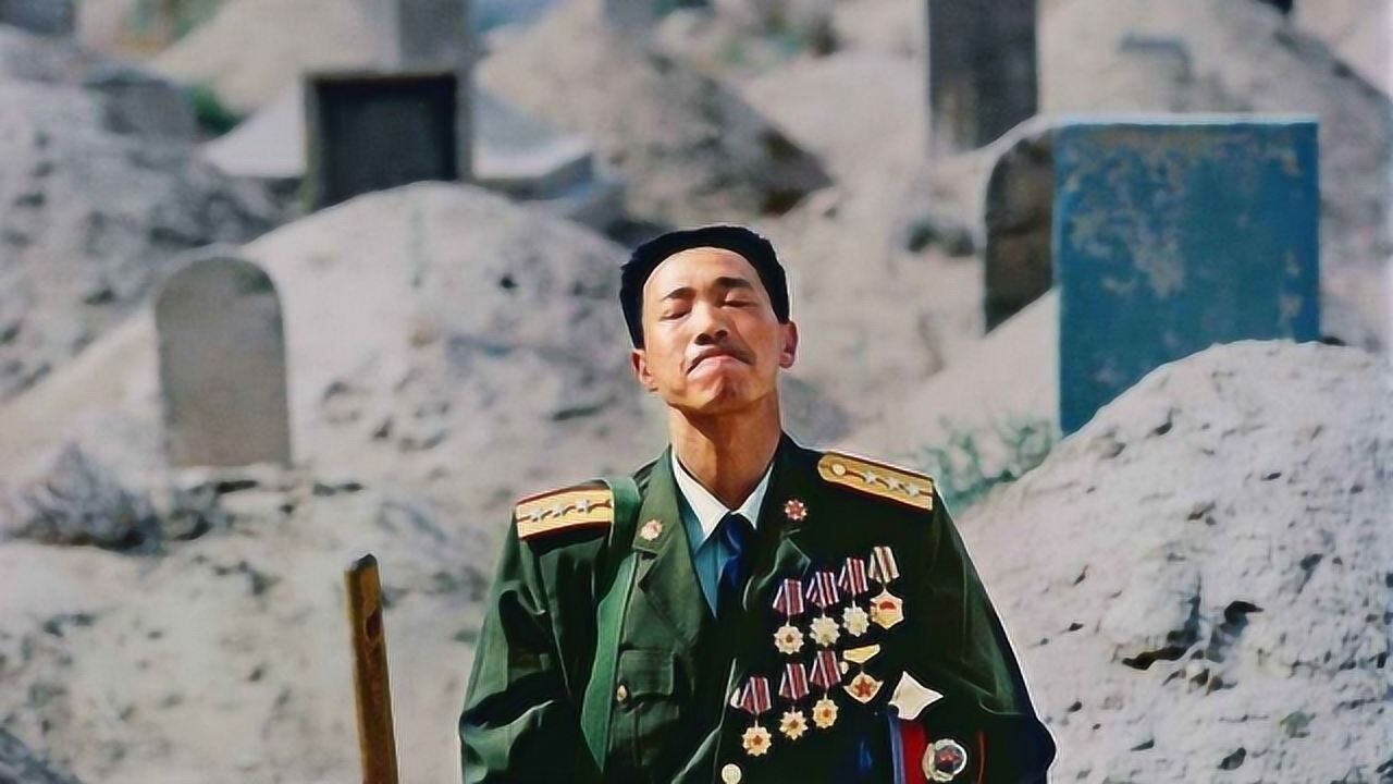 一张军人照片感动全国,他获奖无数享有至高荣誉,却无法解开心结