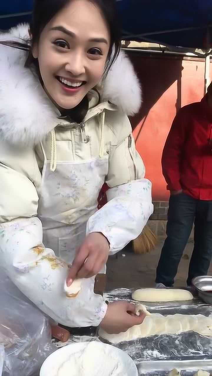 这个妹子火了,水饺西施,这颜值当之无愧吧?