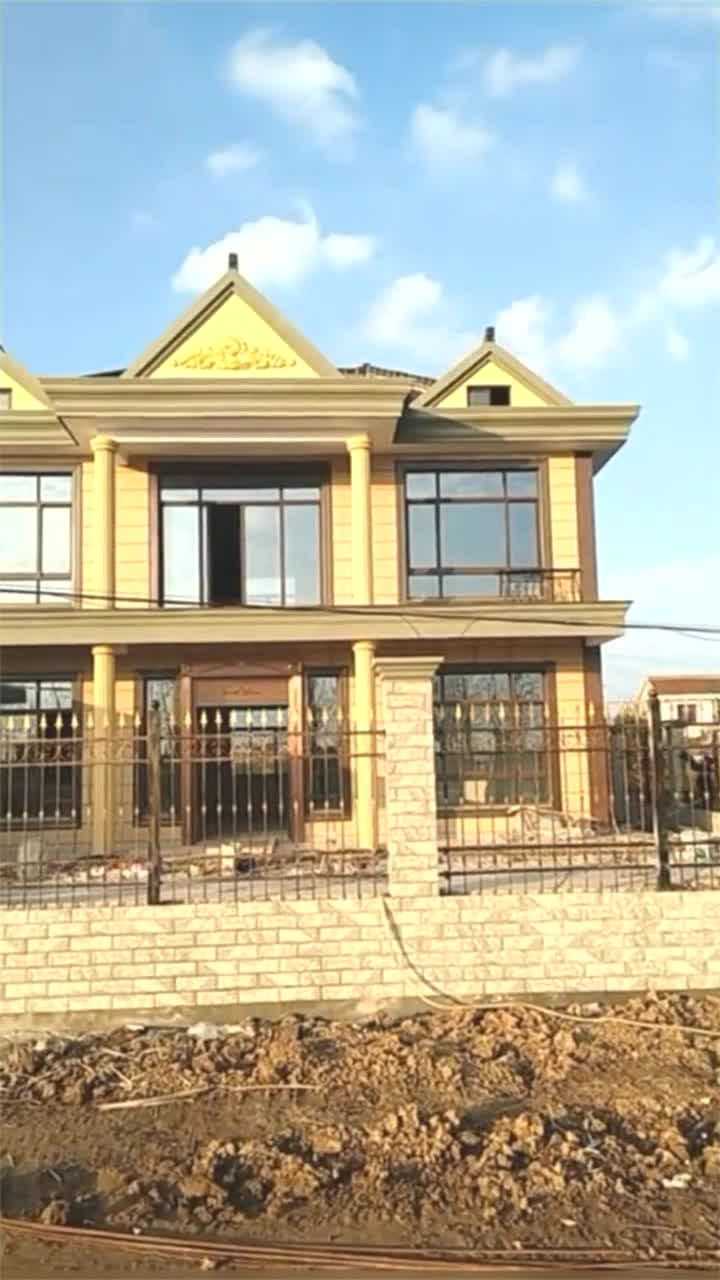 农村自建的二层小别墅,配上大山里的美景太美了!