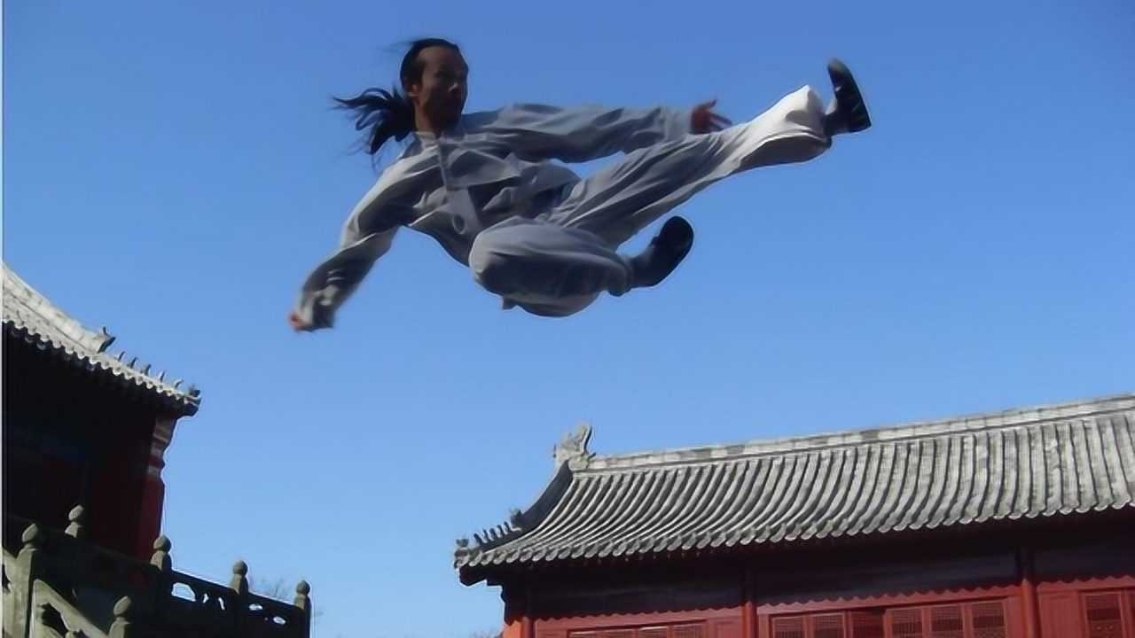 功夫搏击太牛了武当轻功大师陈师行4米高墙一跃而上