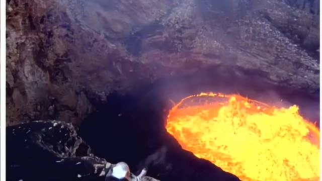 世界上最大的火山口,周长128千米,火山喷发灰云高达200米!