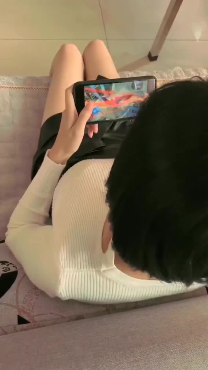 当女友打游戏五连跪时千万不能惹她毕竟榴莲不仅仅是能吃