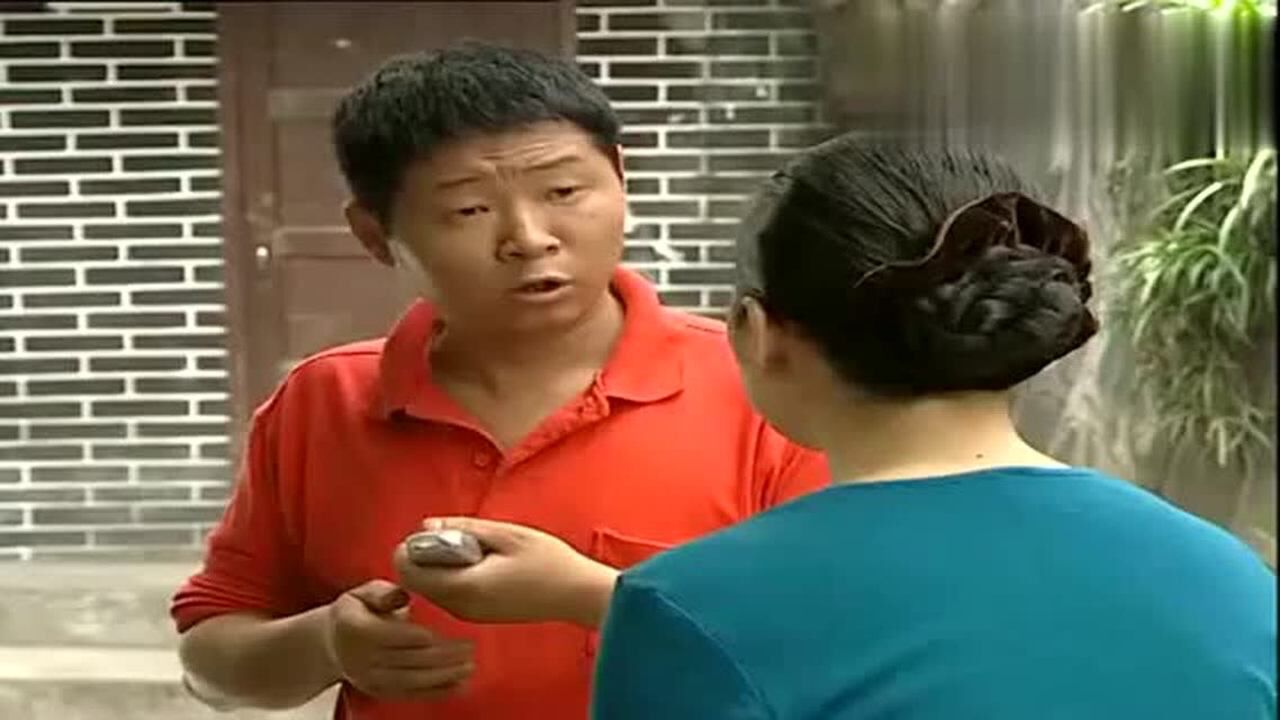 山城棒棒军毛子厚脸皮去田寡妇那里打电话却遭一顿数落方言版是真的