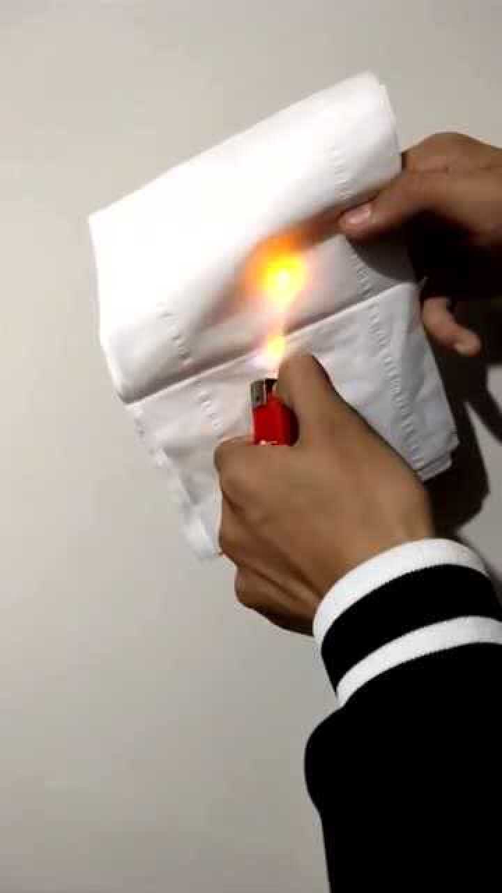 上厕所玩的游戏原来纸真的能包住火玩完以后我却后悔了