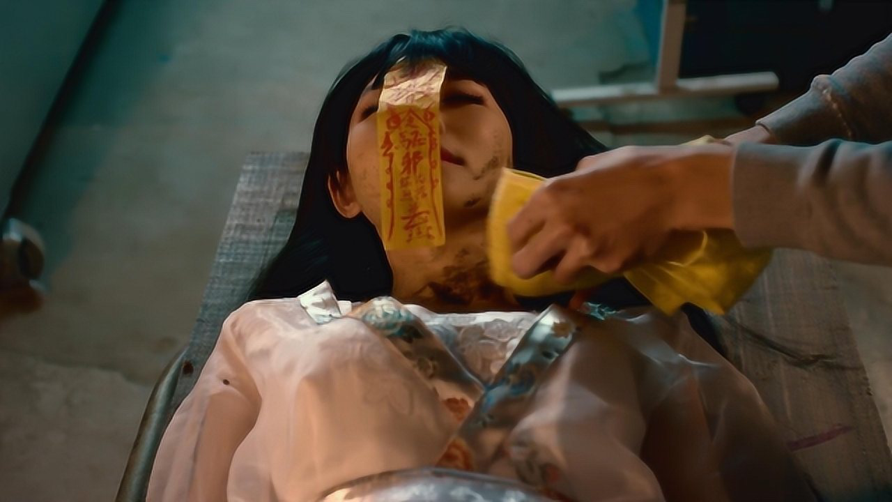 小伙抓到一个女僵尸, 把她变成了自己的女朋友,走上人生巅峰!