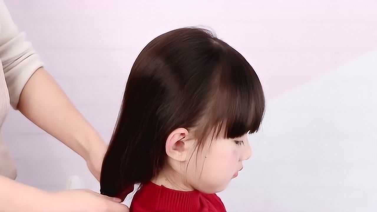 宝宝想梳白雪公主的发型,用30秒给她扎好了,完成后果然有公主范