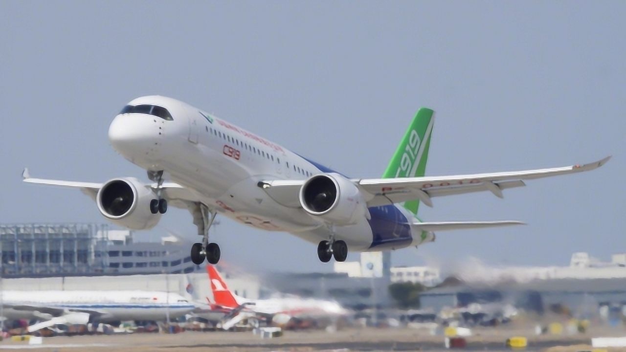 中国c919国产大飞机成功试飞,打破美国发动机禁令,西方感到担忧