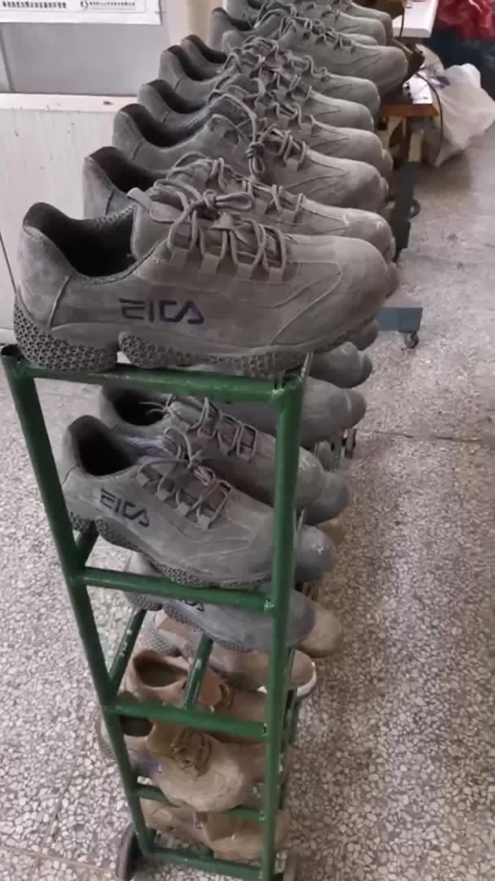 大量的劳保鞋只为一线工人打造