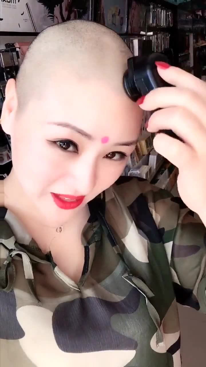 美女剃光头,非常漂亮_腾讯视频