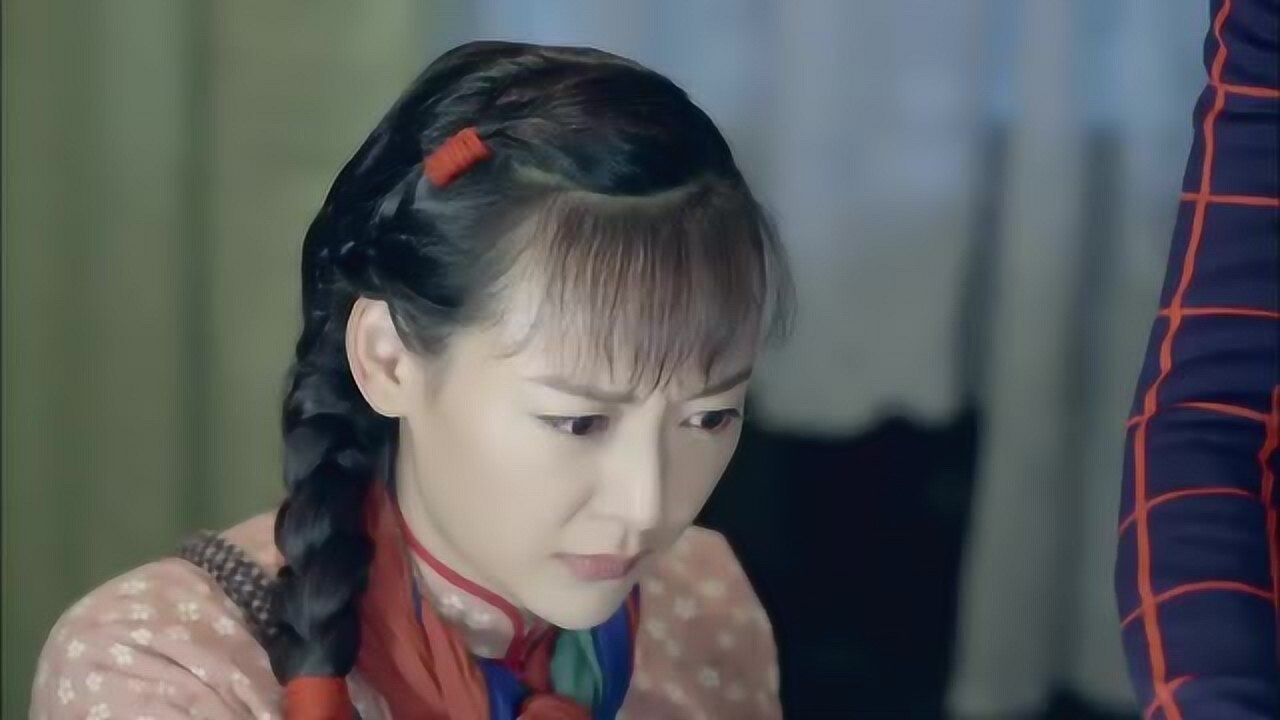 抗日神剧《野山鹰》铁血战士中枪,手术中竟还不忘占美女特工便宜!