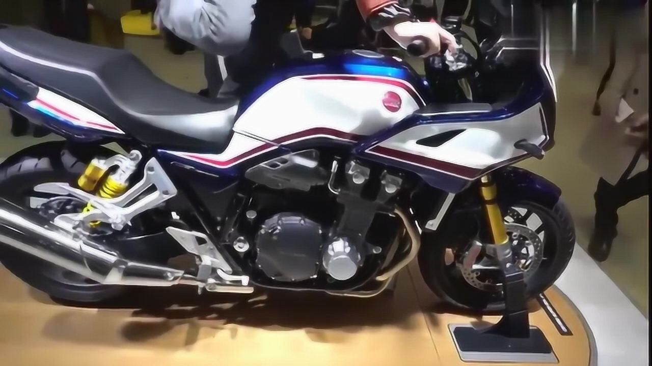 本田cb1300高清展示看到这颜值给一个不心动的理由