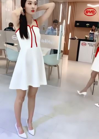 最美车模李凉凉