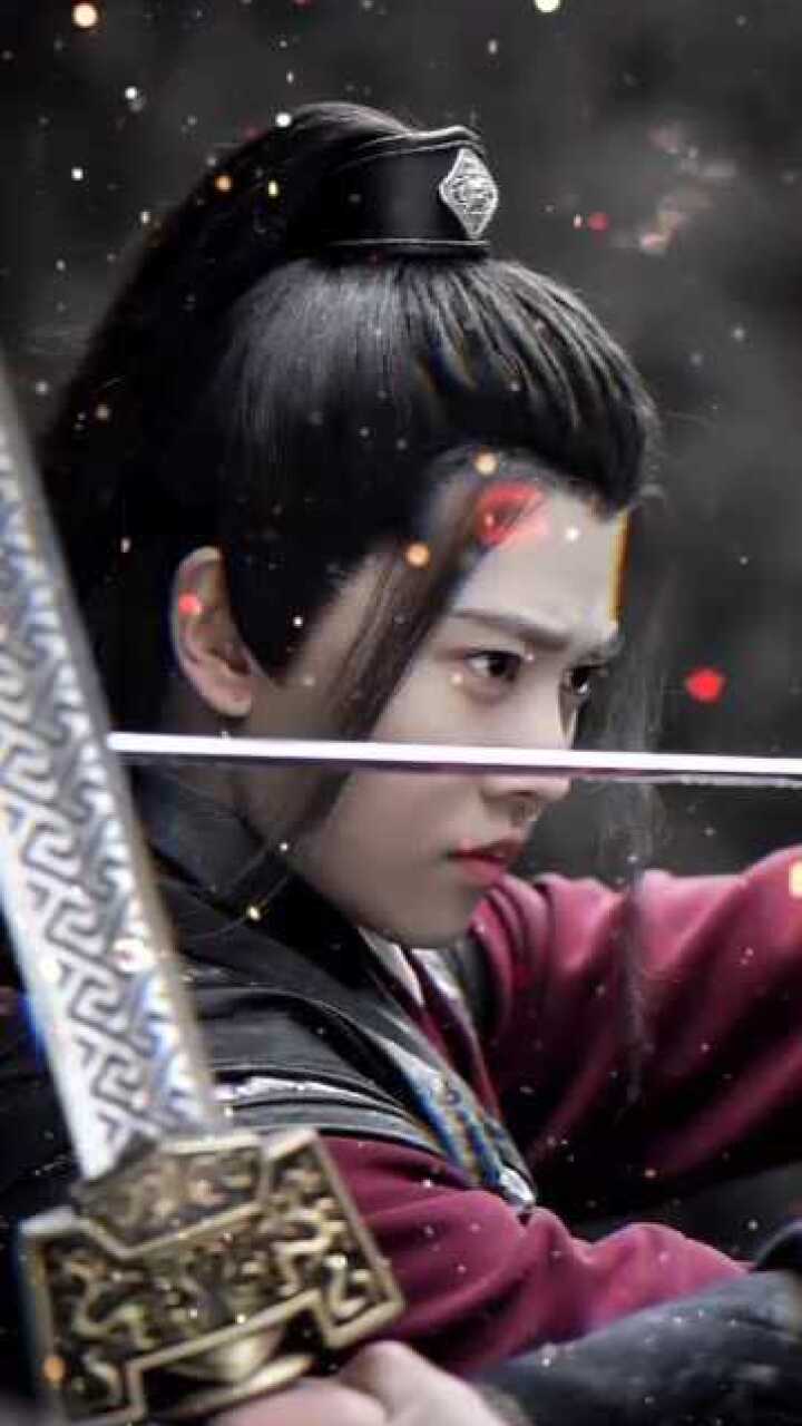 那岚岳这凶狠充满戾气的眼神却有一组温柔的五官这种反差太可人了