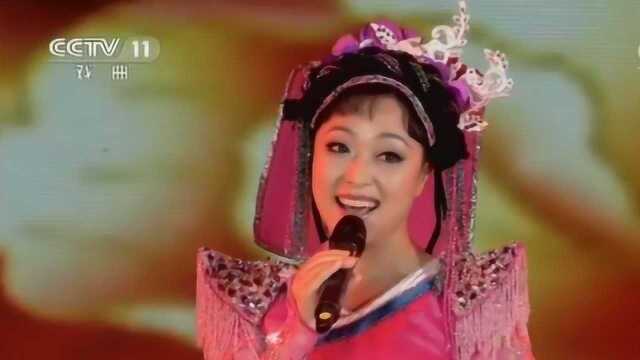 美女曾晓燕演唱《快乐中国》温柔似水情真意切