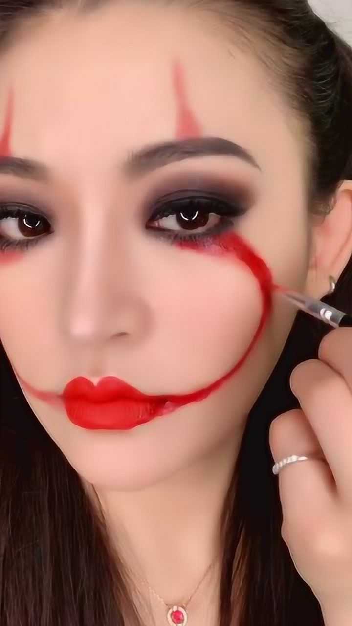 美妆达人教你化鬼妆,化上好像不是那么可怕还有点好看是怎么回事