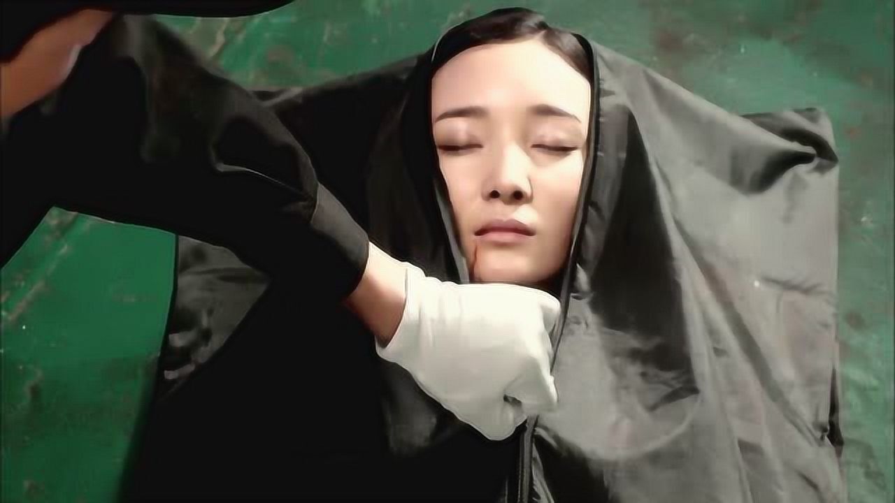 利刃出击:美女被装进袋里,黑老大竟瞬间泪目,刘闯可高兴坏了