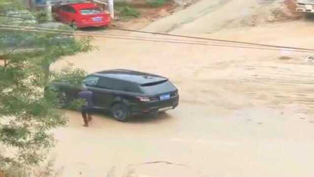 天津北辰大叔:不要以貌取人,穿着雨鞋开路虎,有钱人也要低调