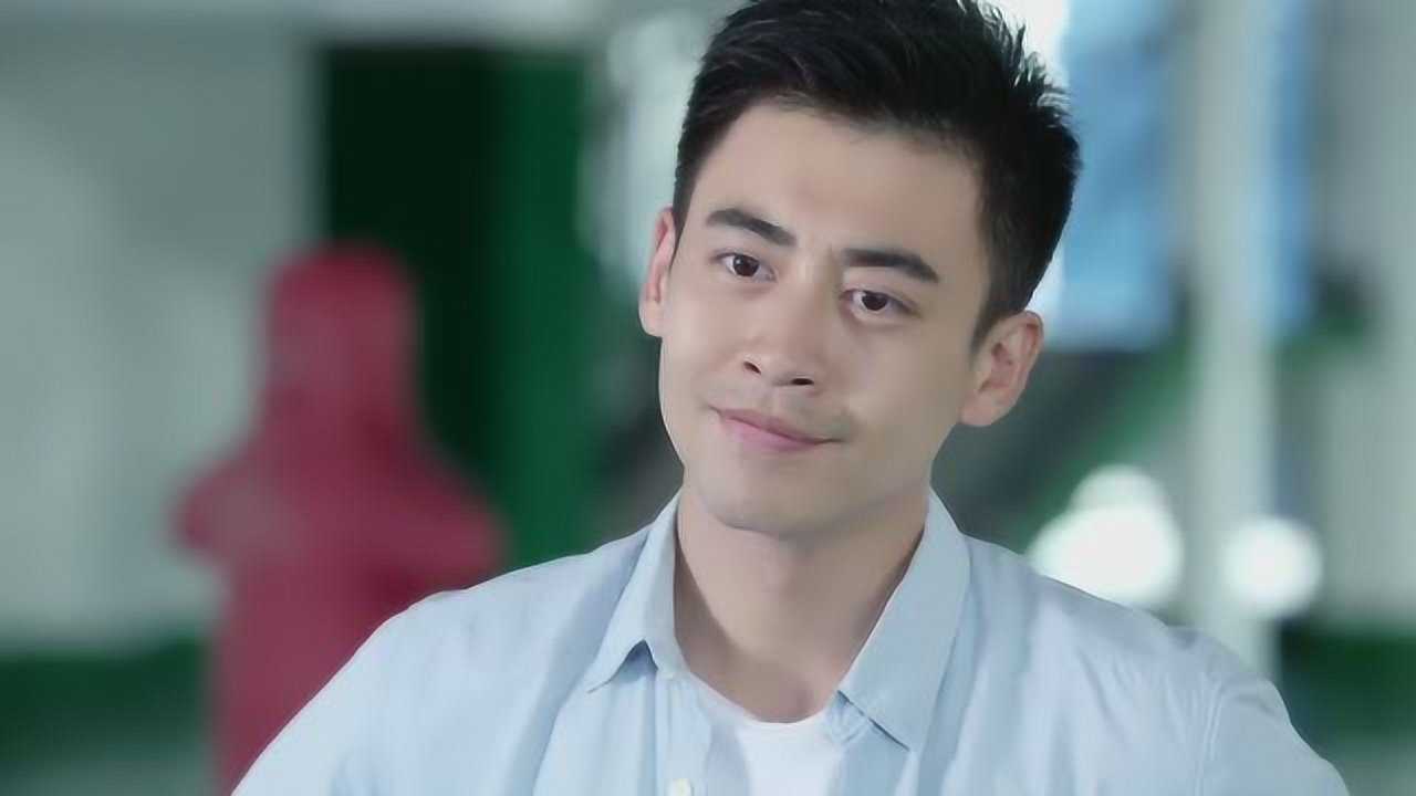 警察锅哥简凡立功以为会被队长夸奖怎料被狠狠教训一顿呆了