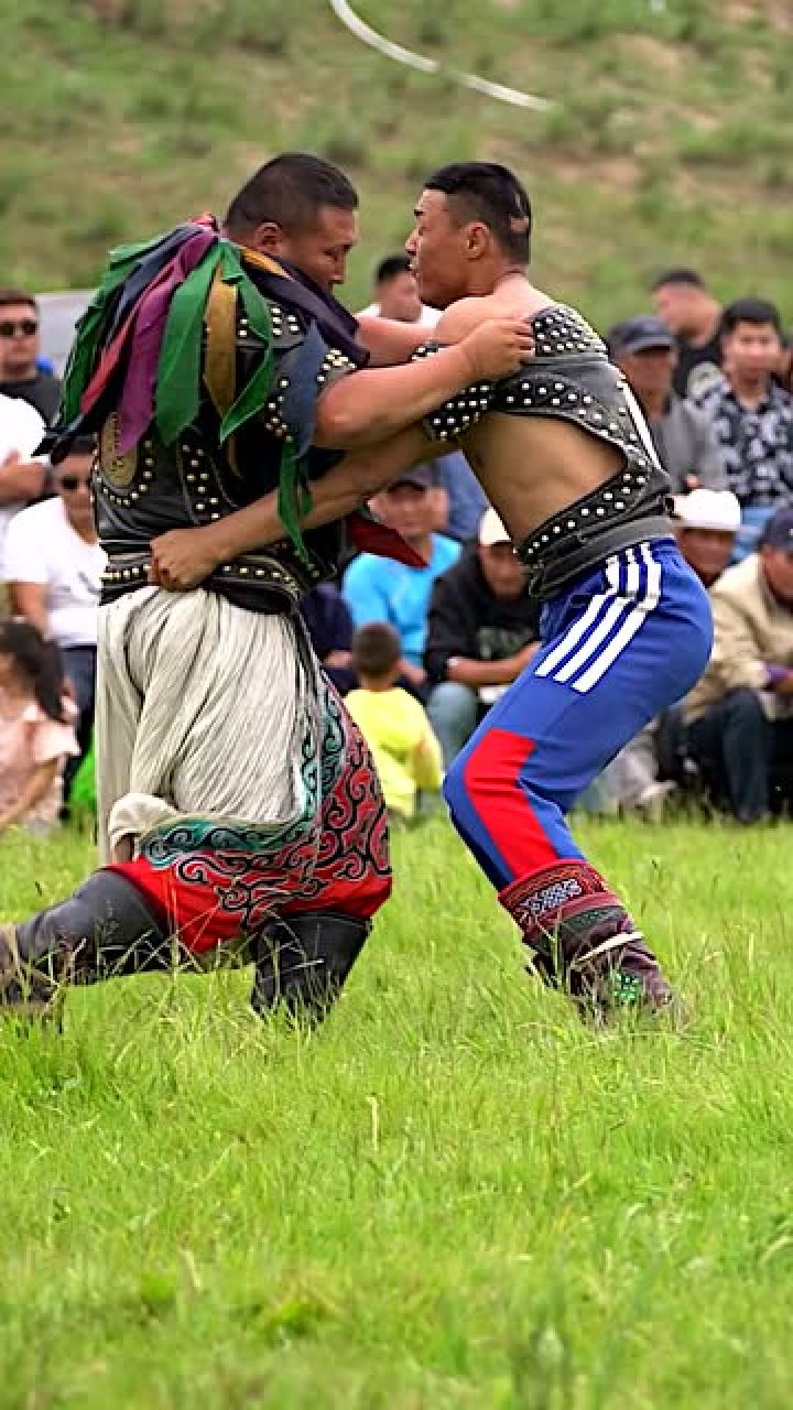 内蒙古的汉子,个个都是摔跤手,这架势太生猛了